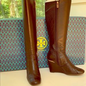 Tory Burch Hendin Wedge Boot - Dress Madras